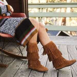 Minnetonka Triple Fringe Leather Moccasin Boots Sz 7